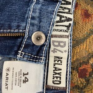 Ariat size 14 boys jeans. Barely worn! He grew too fast 😂